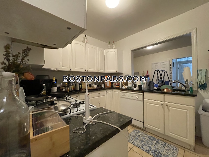 BROOKLINE- BOSTON UNIVERSITY - 4 Beds, 1.5 Baths - Image 9