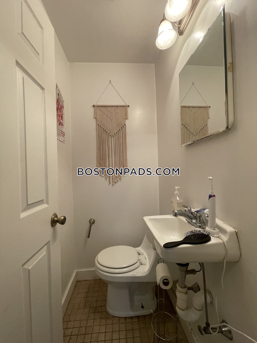 BROOKLINE- BOSTON UNIVERSITY - 4 Beds, 1.5 Baths - Image 12