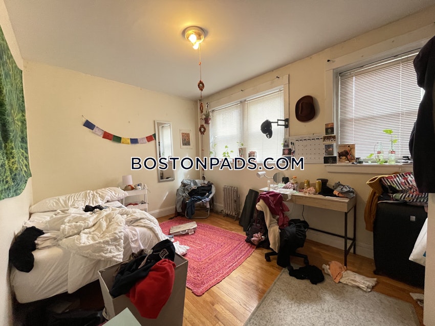 BROOKLINE- BOSTON UNIVERSITY - 4 Beds, 1.5 Baths - Image 6