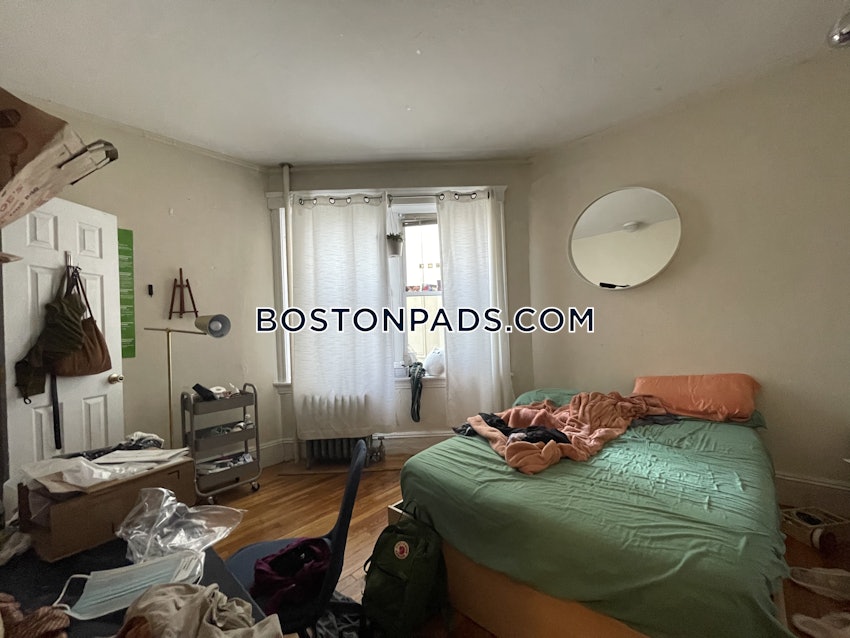 BROOKLINE- BOSTON UNIVERSITY - 4 Beds, 1.5 Baths - Image 5