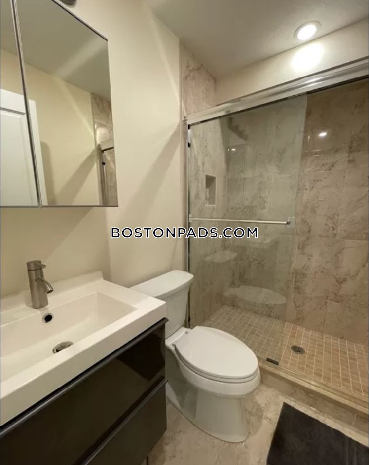 Commonwealth Ave., Boston