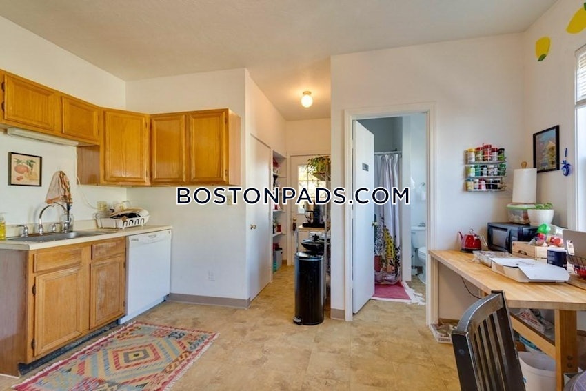 WALTHAM - 4 Beds, 2 Baths - Image 4