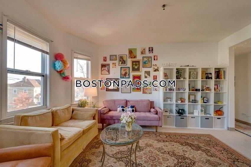 WALTHAM - 4 Beds, 2 Baths - Image 2