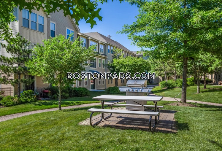 Island Hill Ave., Melrose