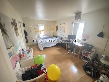 Boston - 5 Beds, 2.5 Baths