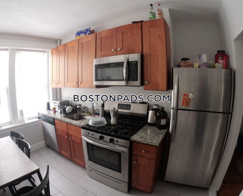 BROOKLINE- BOSTON UNIVERSITY - 4 Beds, 2 Baths - Image 2