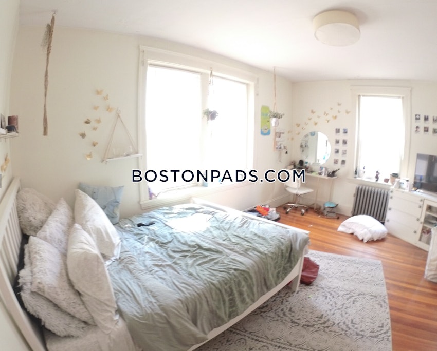 BROOKLINE- BOSTON UNIVERSITY - 3 Beds, 1.5 Baths - Image 7