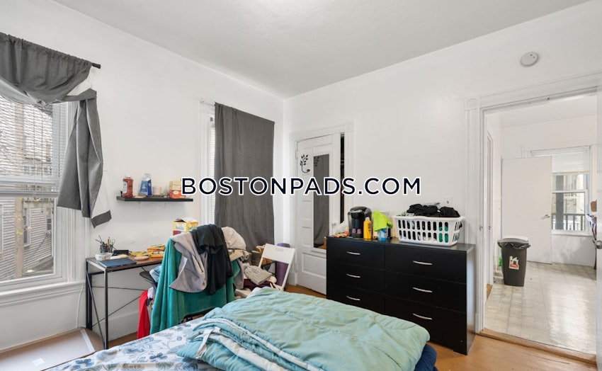 BOSTON - MISSION HILL - 4 Beds, 1 Bath - Image 5