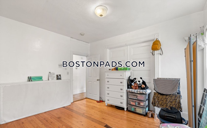 BOSTON - MISSION HILL - 4 Beds, 1 Bath - Image 6