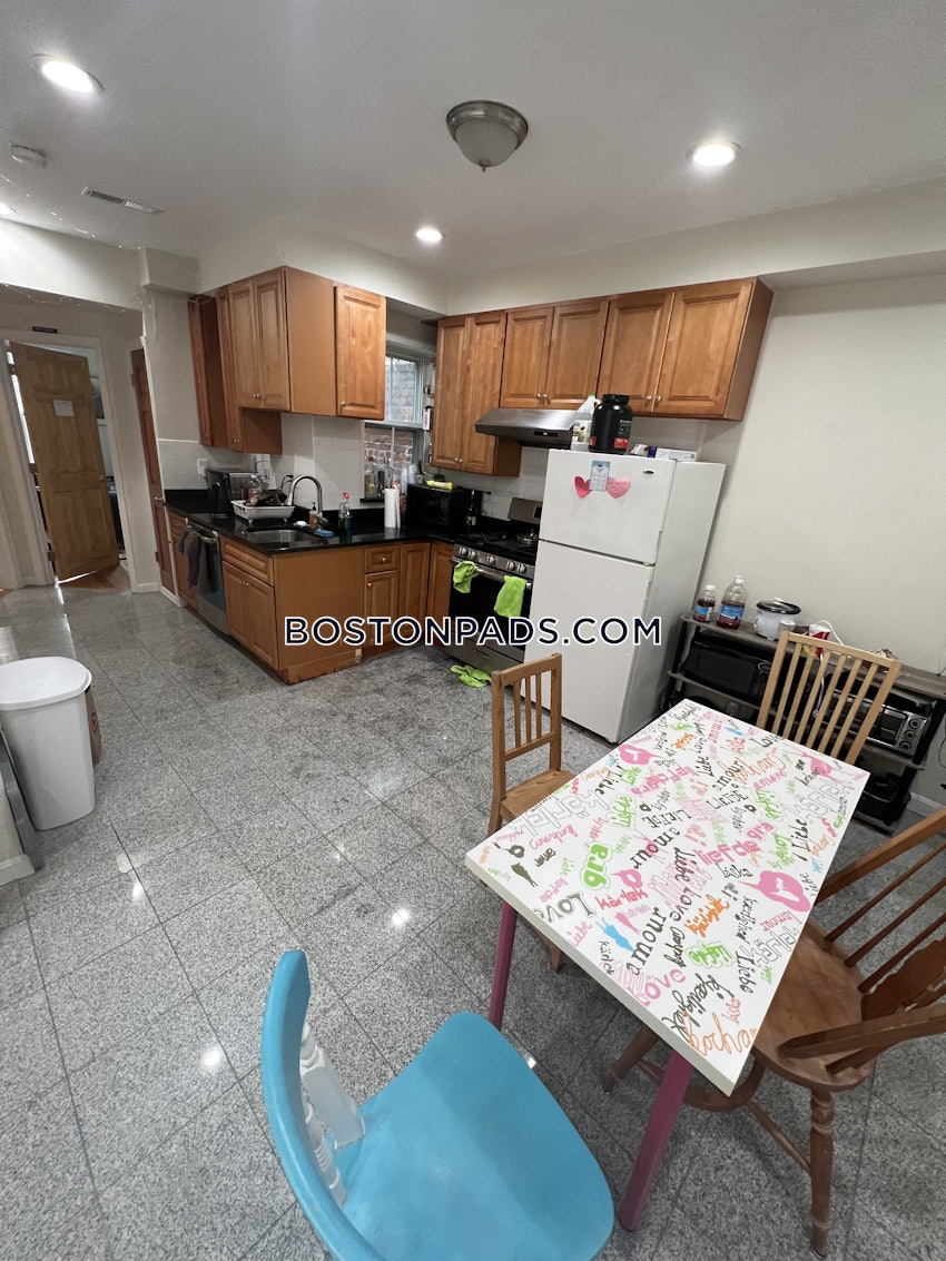 BOSTON - SOUTH END - 4 Beds, 2 Baths - Image 13