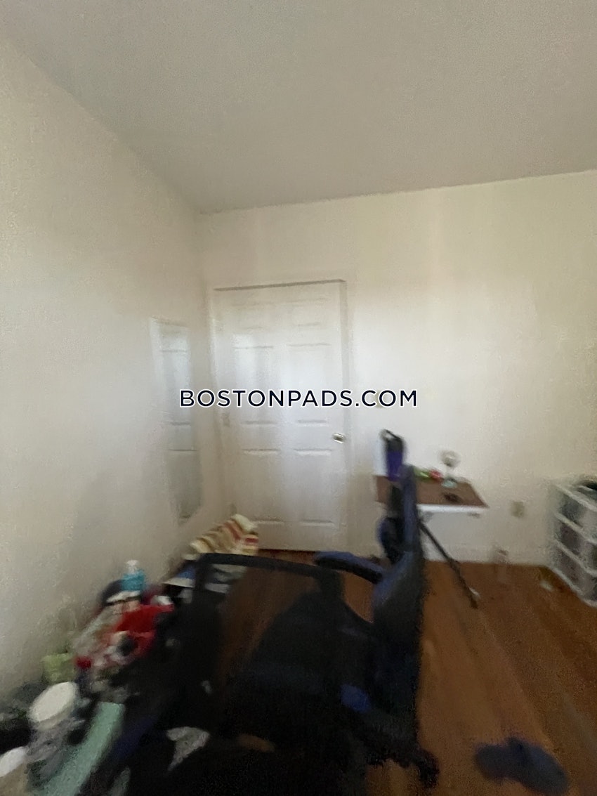 BOSTON - BRIGHTON- WASHINGTON ST./ ALLSTON ST. - 4 Beds, 2 Baths - Image 9