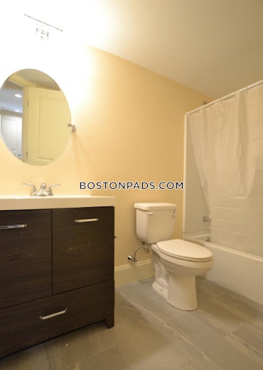 Boston - 6 Beds, 3 Baths