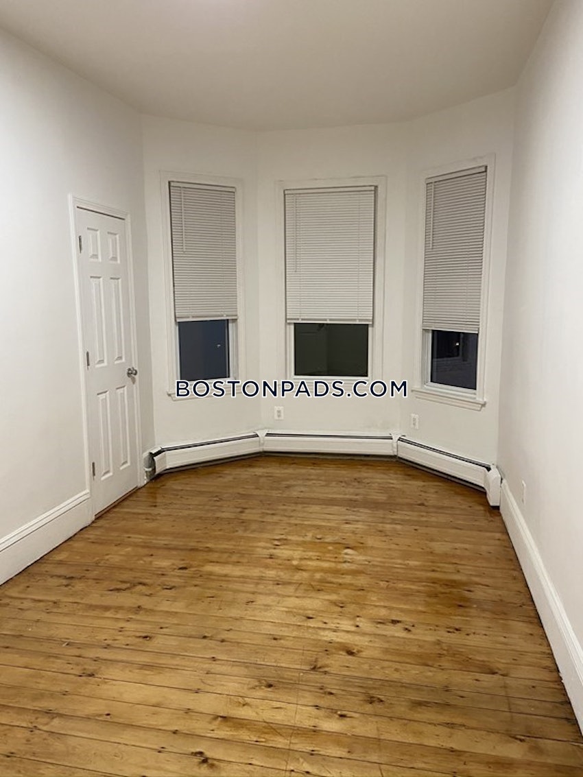 CAMBRIDGE - CENTRAL SQUARE/CAMBRIDGEPORT - 3 Beds, 1.5 Baths - Image 5