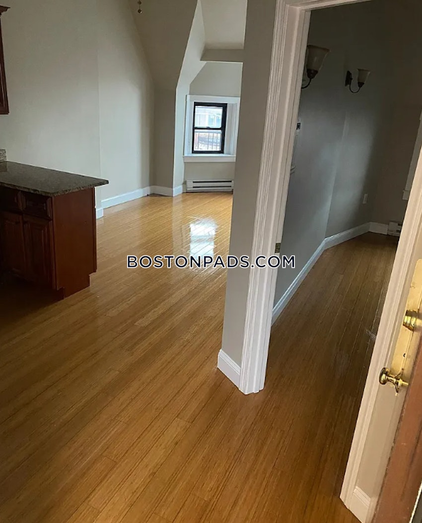 BOSTON - BACK BAY - 1 Bed, 1 Bath - Image 2