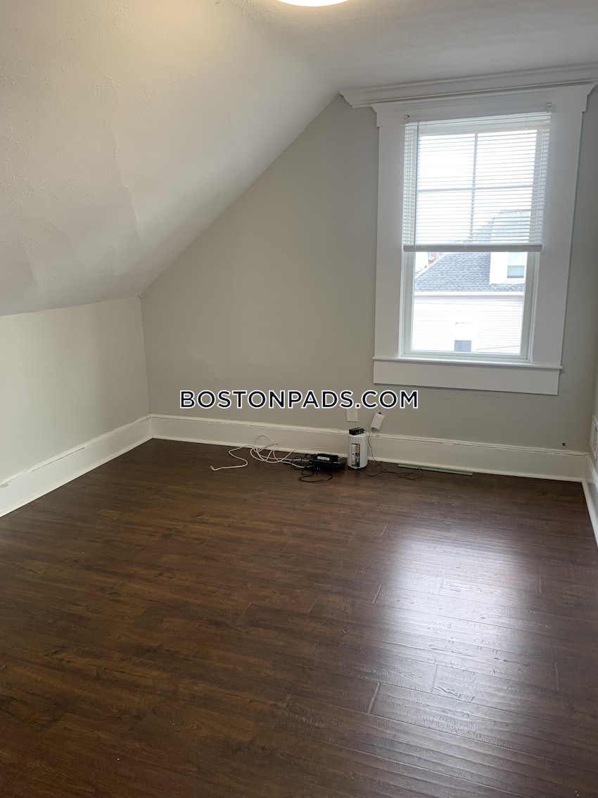 WALTHAM - 4 Beds, 2 Baths - Image 61