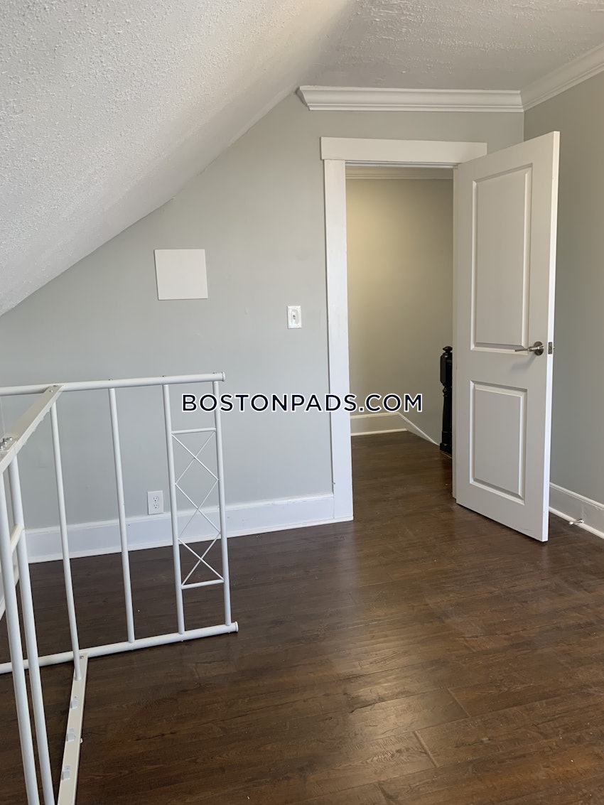 WALTHAM - 4 Beds, 2 Baths - Image 75