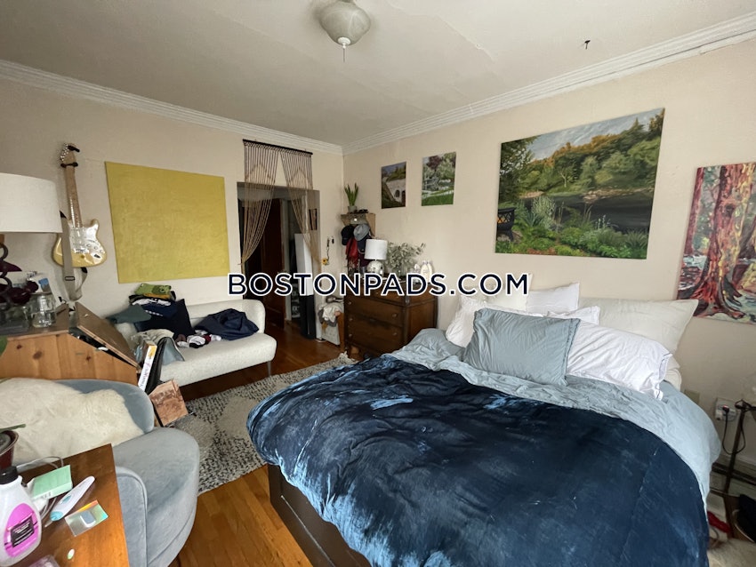 BOSTON - ALLSTON - 4 Beds, 1 Bath - Image 11