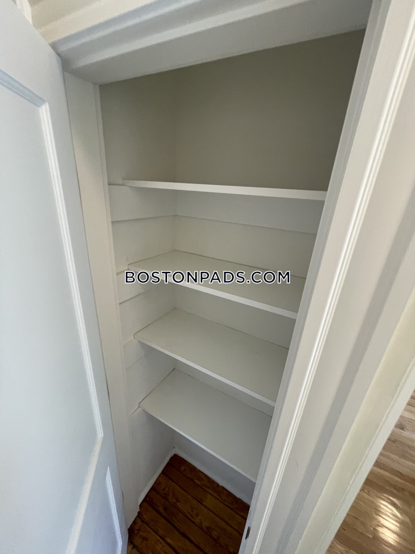 BROOKLINE- WASHINGTON SQUARE - 2 Beds, 1 Bath - Image 9