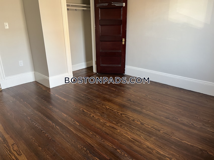 BROOKLINE - CHESTNUT HILL - 3 Beds, 1 Bath - Image 8