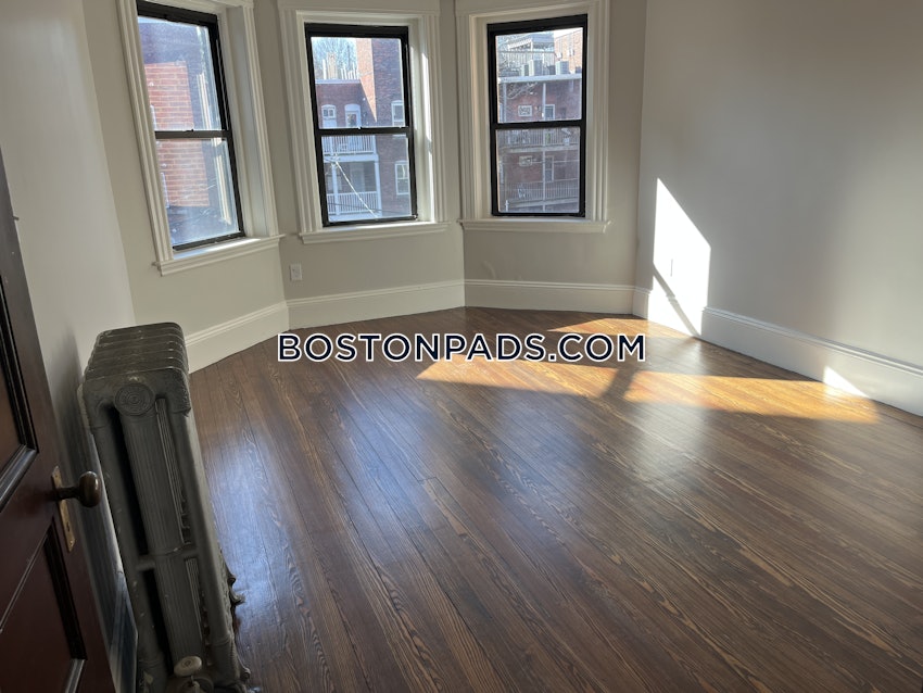 BROOKLINE - BEACONSFIELD - 3 Beds, 1 Bath - Image 6