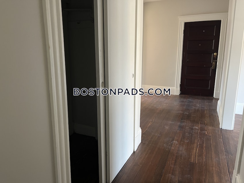 BROOKLINE - BEACONSFIELD - 3 Beds, 1 Bath - Image 4