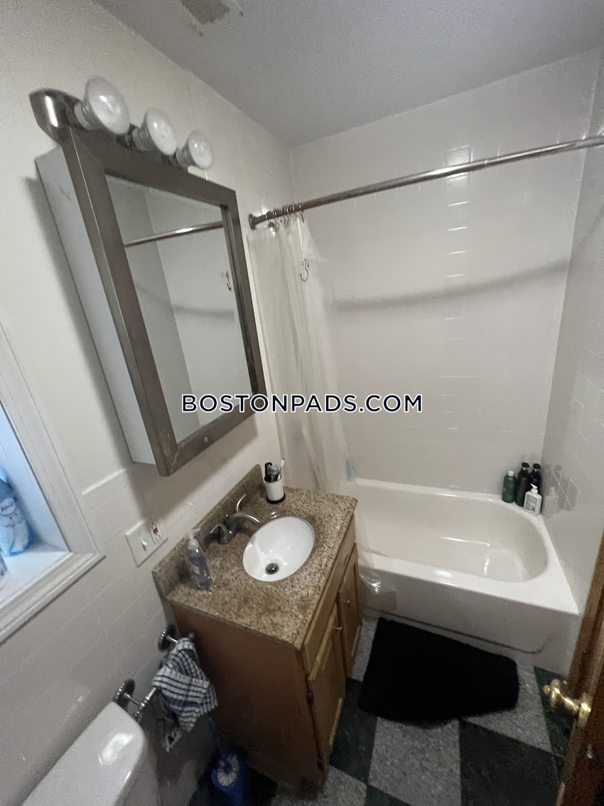 BOSTON - FORT HILL - 4 Beds, 2 Baths - Image 24