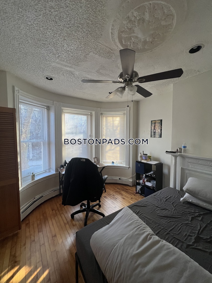 BOSTON - FORT HILL - 4 Beds, 2 Baths - Image 5