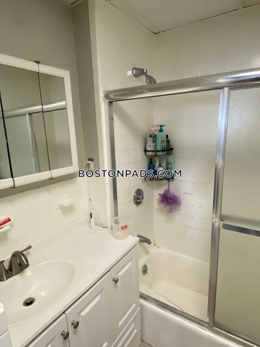 SOMERVILLE - DAVIS SQUARE - 4 Beds, 2 Baths - Image 6