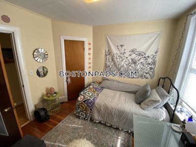 Somerville 4 Beds 1 Bath  West Somerville/ Teele Square - $4,600