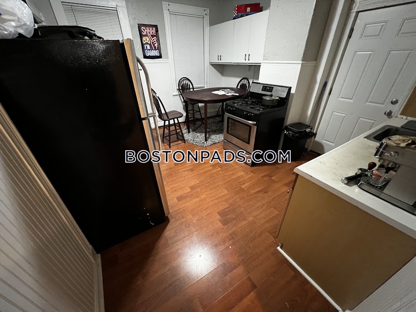 BOSTON - MISSION HILL - 3 Beds, 1 Bath - Image 9