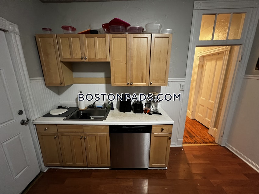 BOSTON - MISSION HILL - 3 Beds, 1 Bath - Image 4