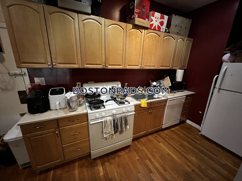 BOSTON - FENWAY/KENMORE - 3 Beds, 1 Bath - Image 3