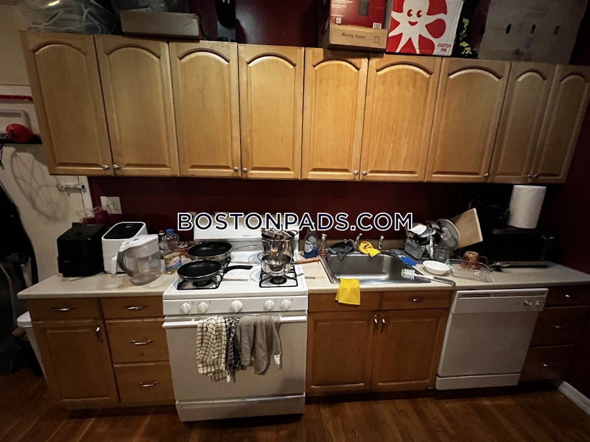 BOSTON - FENWAY/KENMORE - 3 Beds, 1 Bath - Image 4