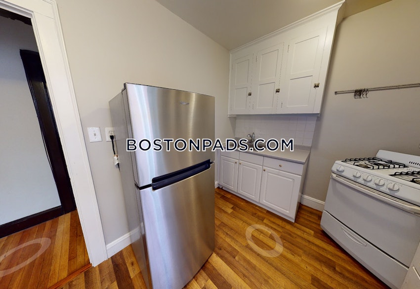 SOMERVILLE - TUFTS - 1 Bed, 1 Bath - Image 5