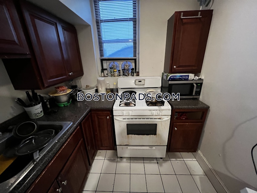 BOSTON - ALLSTON - 3 Beds, 1 Bath - Image 5