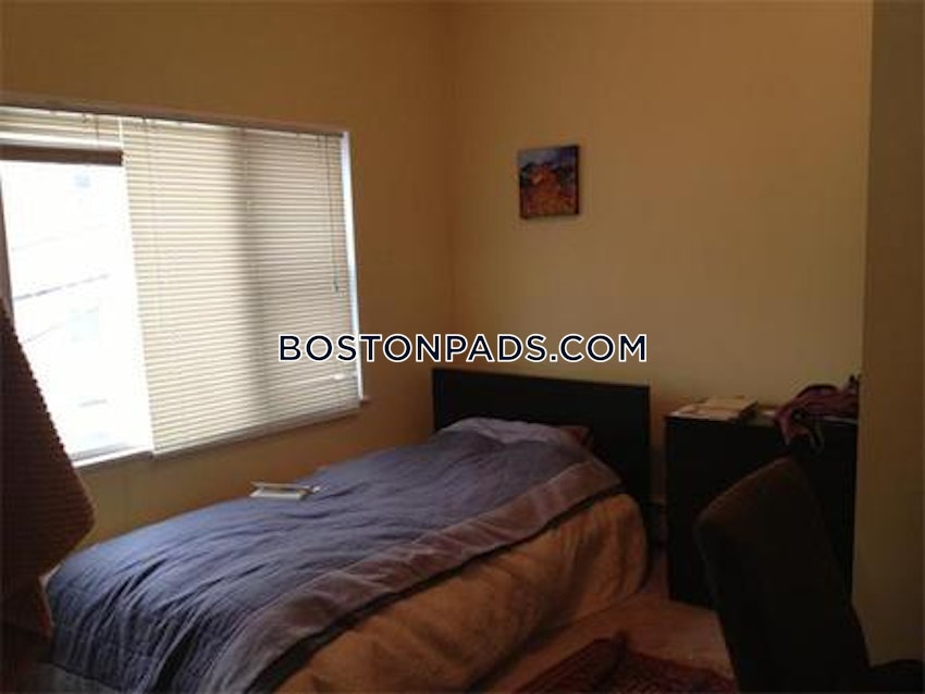 BROOKLINE - CHESTNUT HILL - 4 Beds, 1 Bath - Image 17