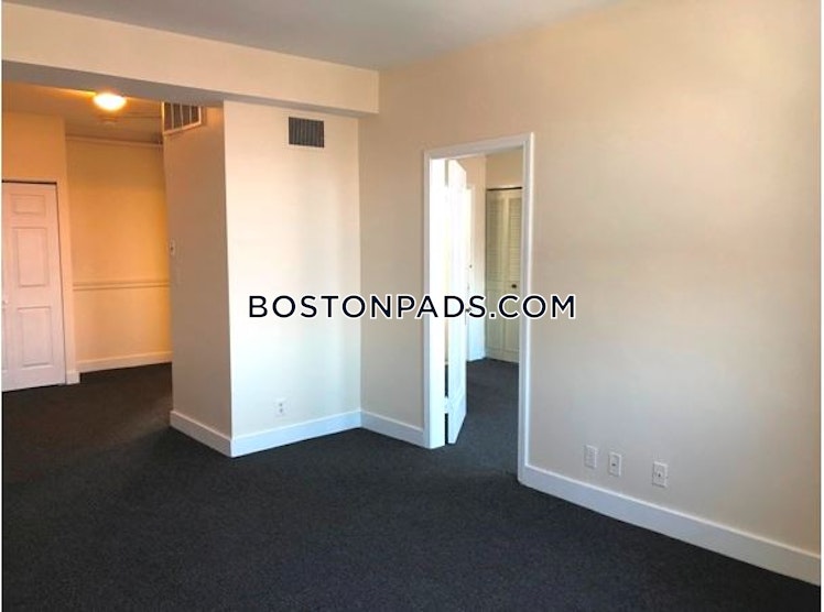 Commonwealth Ave., Boston