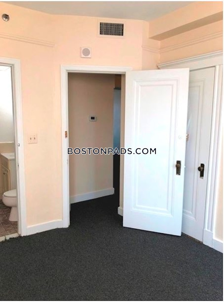 Commonwealth Ave., Boston