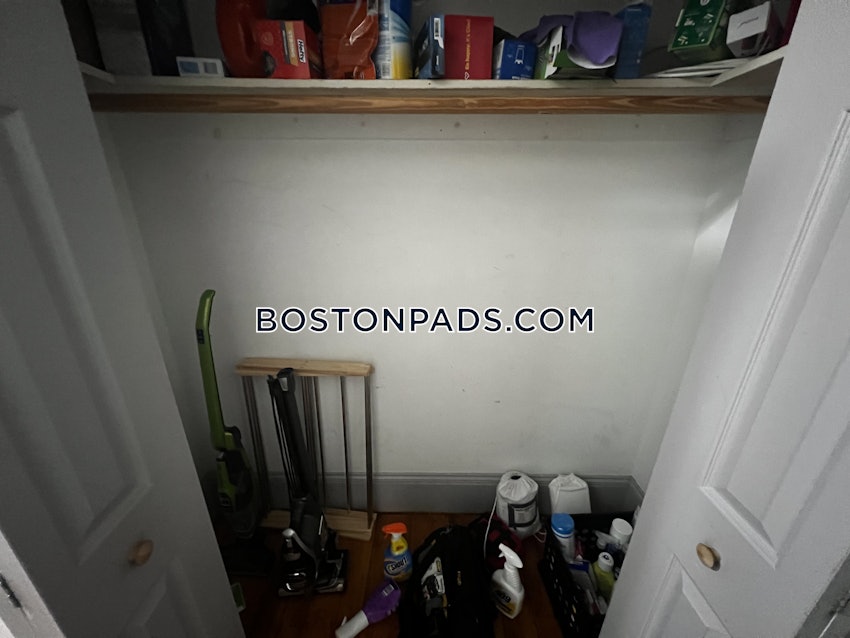 BOSTON - MISSION HILL - 3 Beds, 1 Bath - Image 24