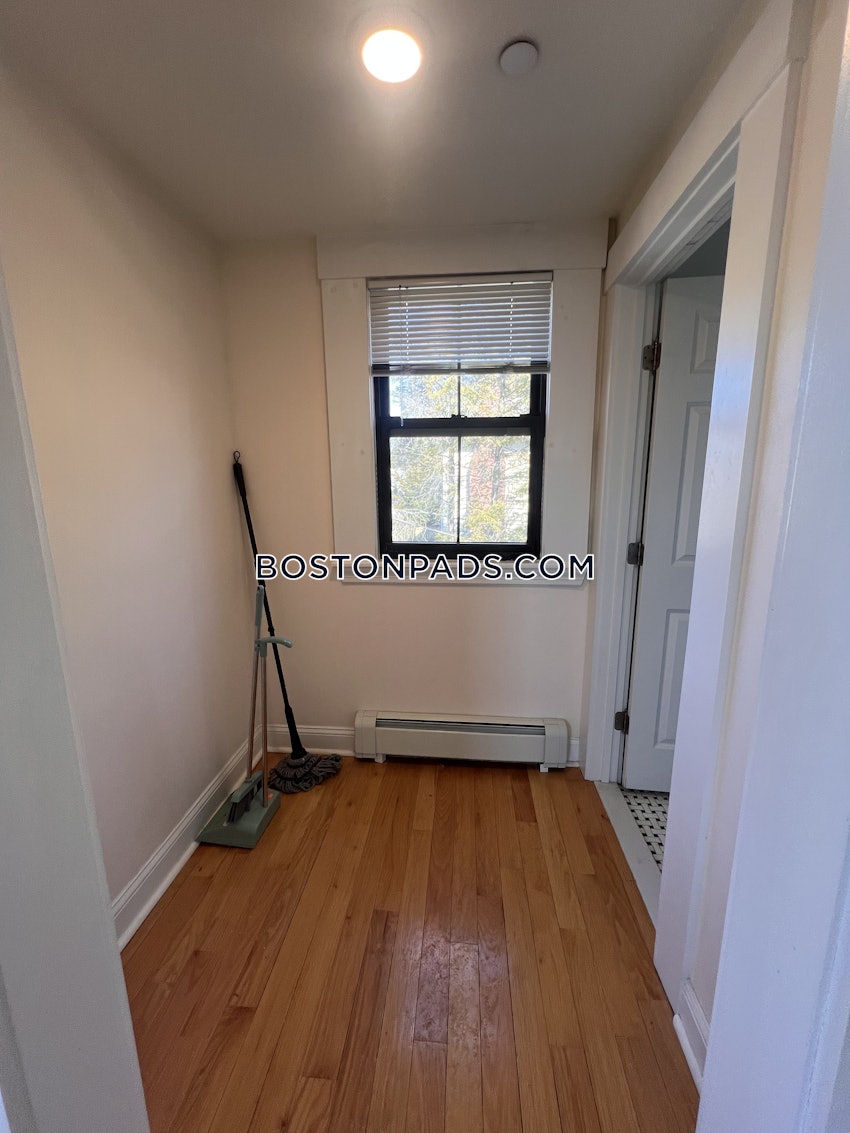 NEWTON - CHESTNUT HILL - 1 Bed, 1 Bath - Image 5