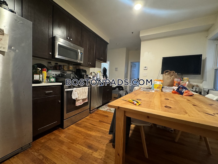 BOSTON - MISSION HILL - 4 Beds, 2 Baths - Image 4