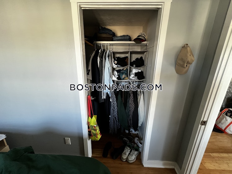 East 3rd St., Boston