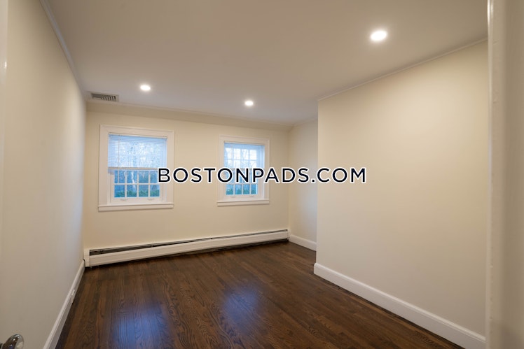 Puddingstone Ln., Newton