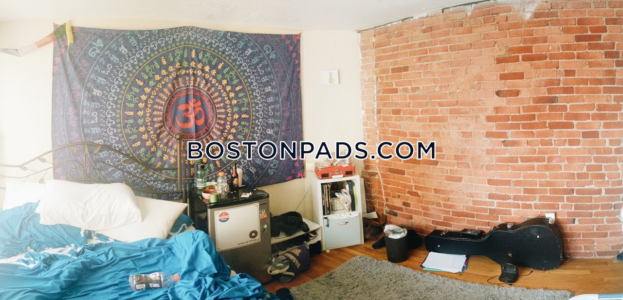 Hammond St. Roxbury Crossing