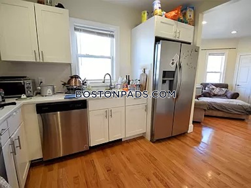 MEDFORD - TUFTS - 5 Beds, 3 Baths - Image 4