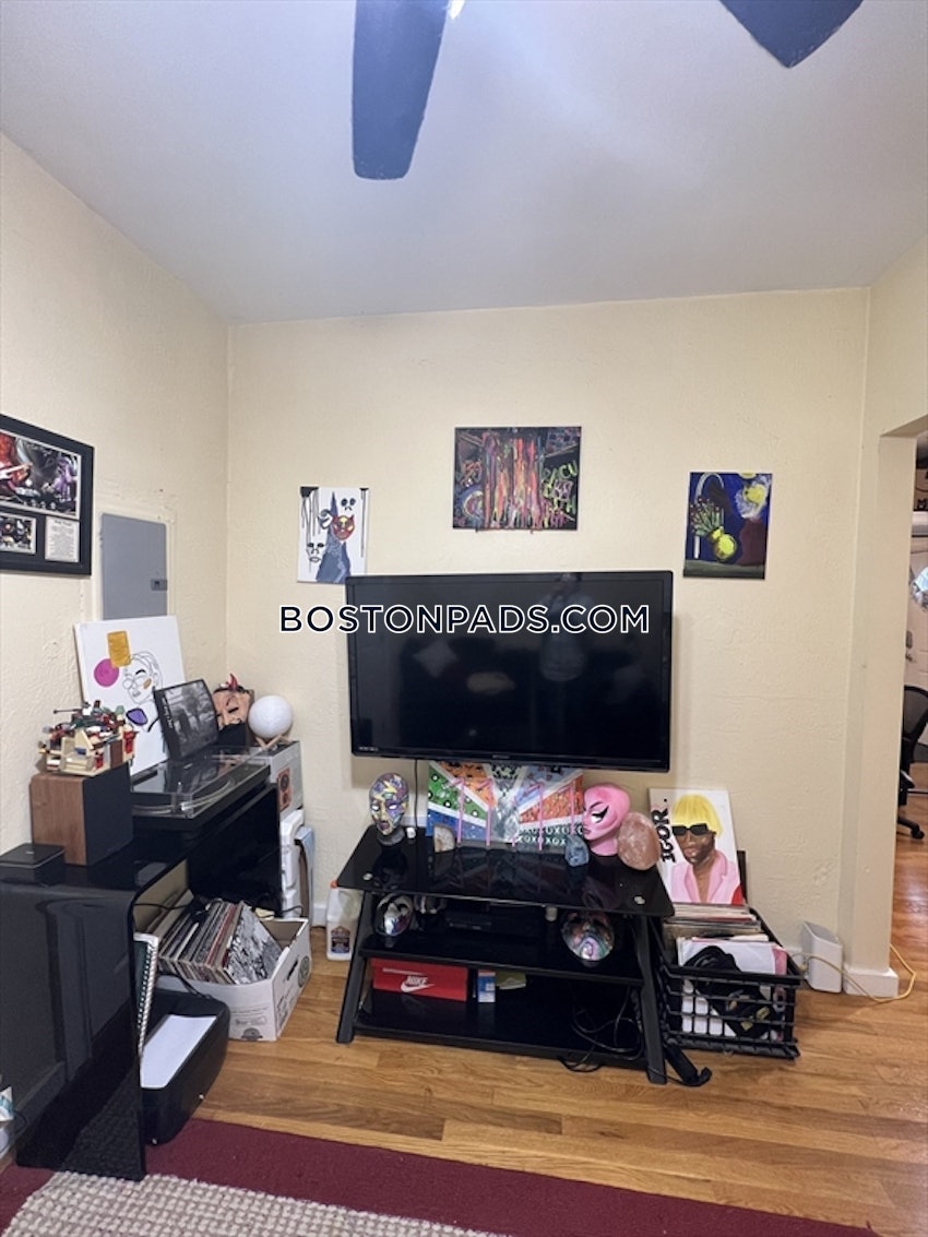 SOMERVILLE - EAST SOMERVILLE - 1 Bed, 1 Bath - Image 2