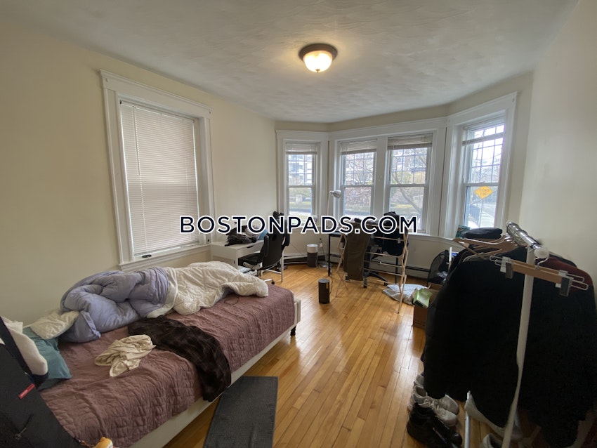 BROOKLINE- COOLIDGE CORNER - 4 Beds, 3 Baths - Image 7