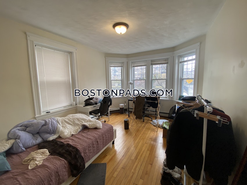 BROOKLINE- COOLIDGE CORNER - 4 Beds, 3 Baths - Image 6