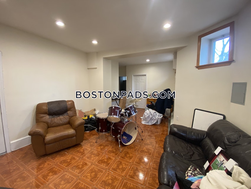 BROOKLINE- COOLIDGE CORNER - 4 Beds, 3 Baths - Image 2