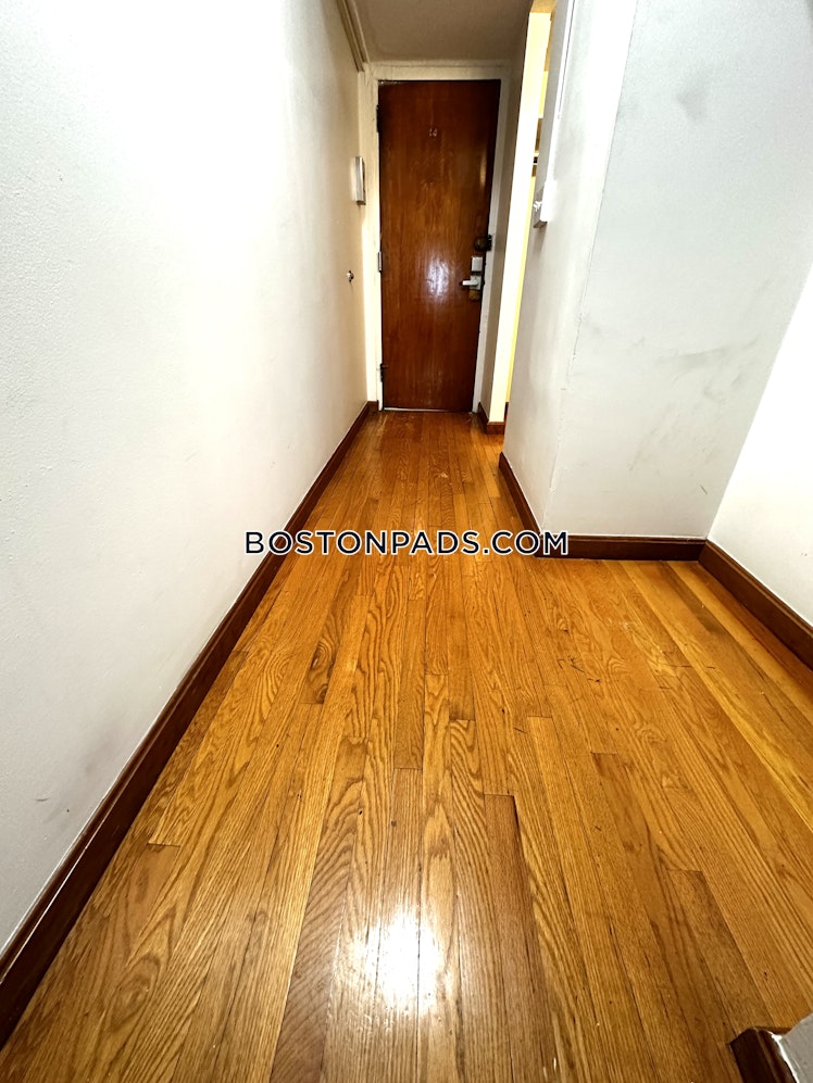 Commonwealth Ave., Boston